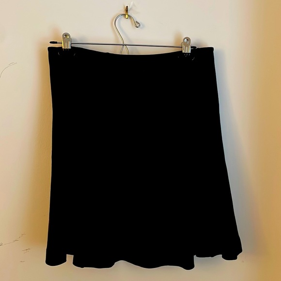 UniGlo Fun Flirty Skirt - Picture 1 of 3